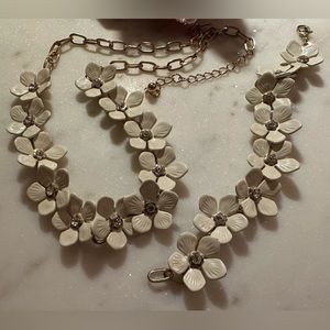 One of a kind flower necklace & bracelet set (handmade)
